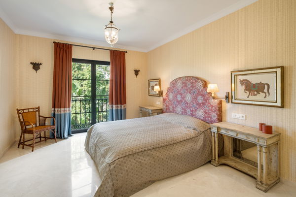 Charming Mediterranean Andalusian style villa in frontline golf in La Quinta, Benahavis