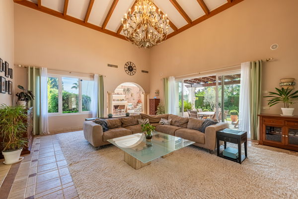 Elegant villa with Andalusian style in Sierra Blanca