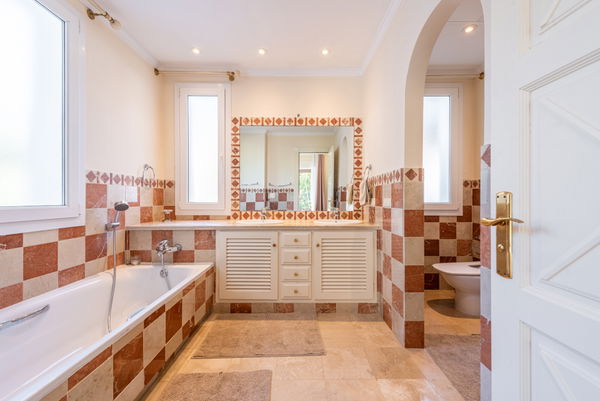 Elegant villa with Andalusian style in Sierra Blanca
