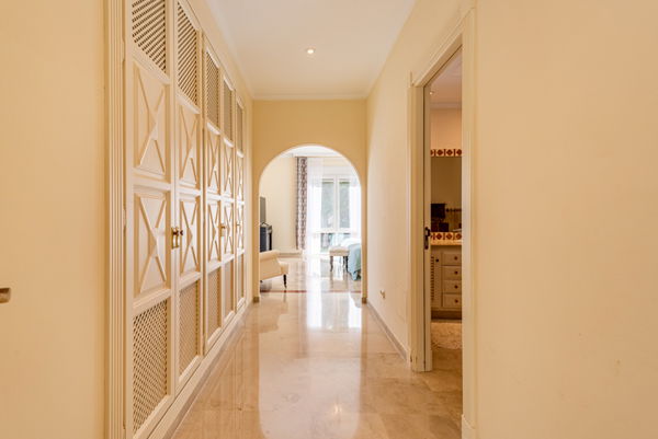 Elegant villa with Andalusian style in Sierra Blanca