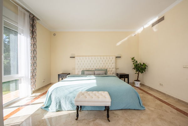 Elegant villa with Andalusian style in Sierra Blanca