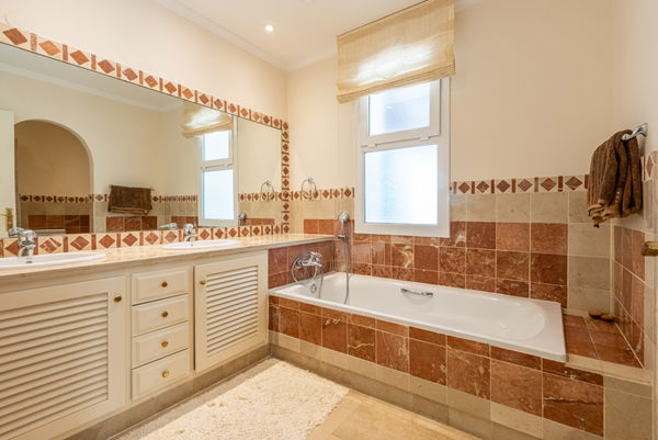 Elegant villa with Andalusian style in Sierra Blanca