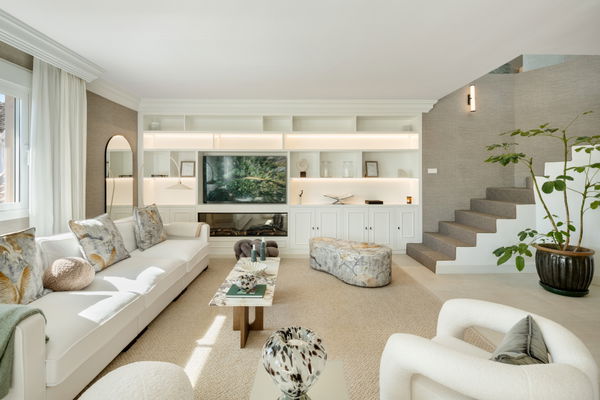 Distinguished penthouse with sea and mountain views in a secured community in Nagüeles Costa, Marbella Golden Mile
