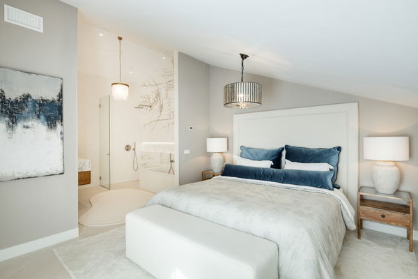 Distinguished penthouse with sea and mountain views in a secured community in Nagüeles Costa, Marbella Golden Mile