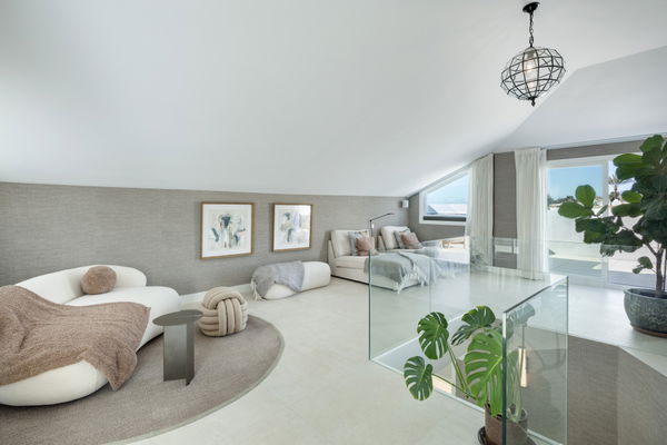 Distinguished penthouse with sea and mountain views in a secured community in Nagüeles Costa, Marbella Golden Mile
