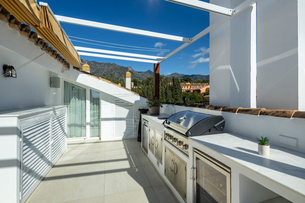 Distinguished penthouse with sea and mountain views in a secured community in Nagüeles Costa, Marbella Golden Mile