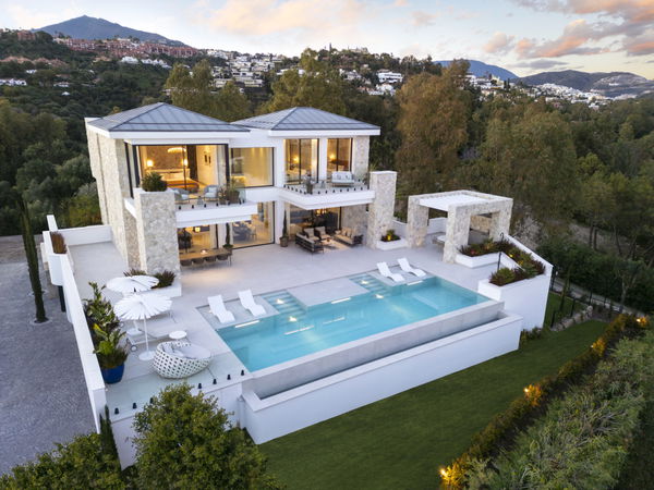 Magnificent villa with panoramic views in La Quinta in a gated and private community, La Quinta, Benahavis