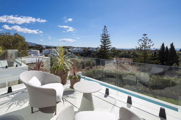 Magnificent villa with panoramic views in La Quinta in a gated and private community, La Quinta, Benahavis
