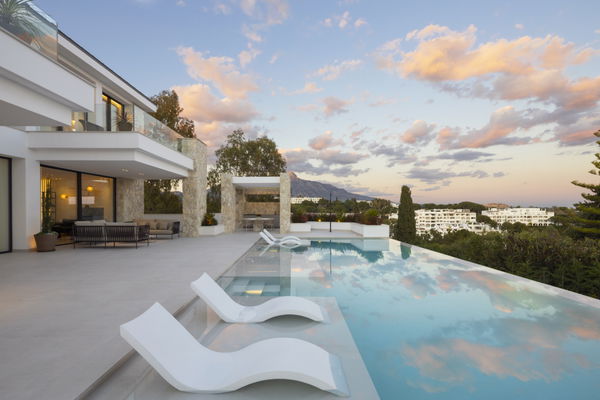Magnificent villa with panoramic views in La Quinta in a gated and private community, La Quinta, Benahavis