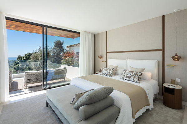 Villa with open panoramic views to the sea, in Real de La Quinta, Benahavis
