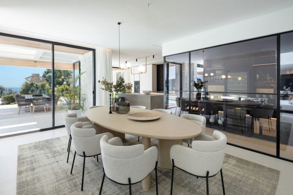 Villa with open panoramic views to the sea, in Real de La Quinta, Benahavis