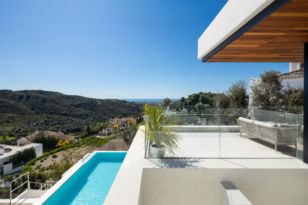 Villa with open panoramic views to the sea, in Real de La Quinta, Benahavis