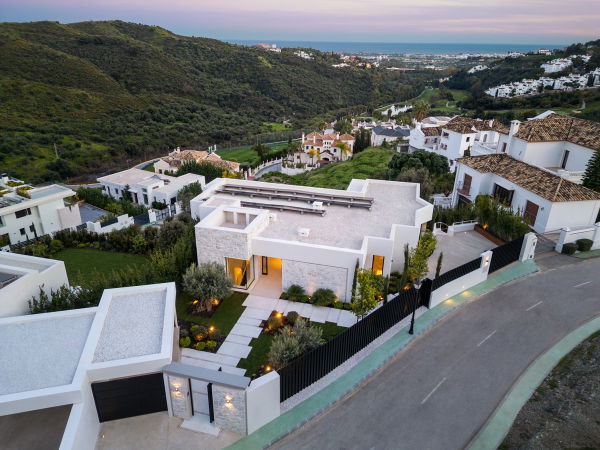 Villa with open panoramic views to the sea, in Real de La Quinta, Benahavis