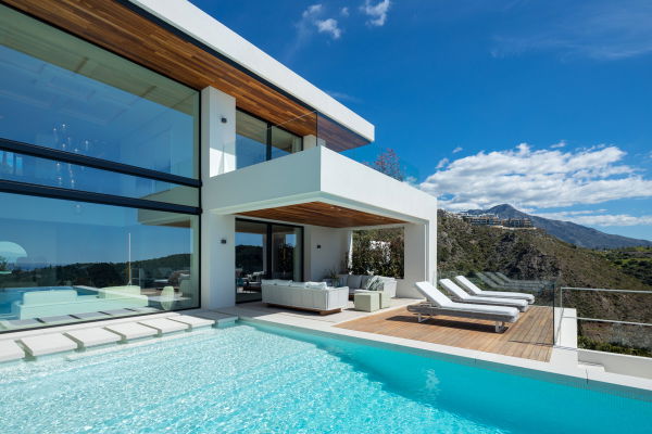 Villa with open panoramic views to the sea, in Real de La Quinta, Benahavis