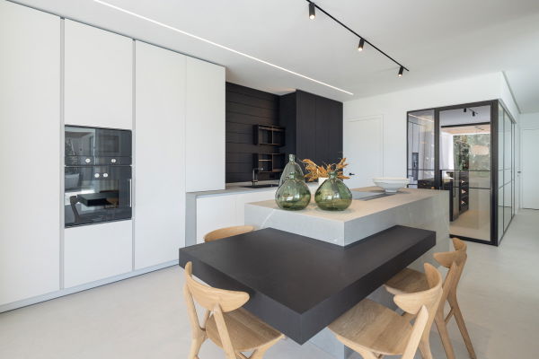 Villa with open panoramic views to the sea, in Real de La Quinta, Benahavis