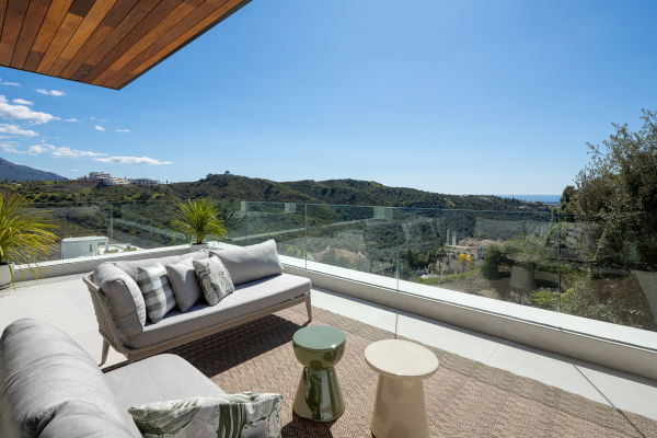 Villa with open panoramic views to the sea, in Real de La Quinta, Benahavis