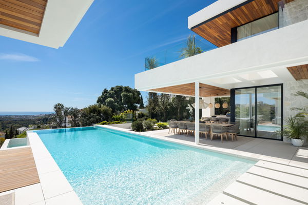 Villa with open panoramic views to the sea, in Real de La Quinta, Benahavis