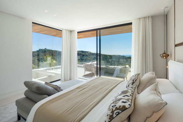 Villa with open panoramic views to the sea, in Real de La Quinta, Benahavis