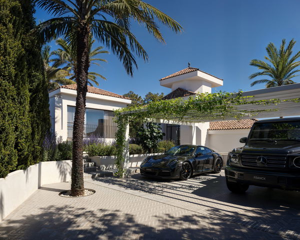 Charming Scandinavian-French style villa project with panoramic views in Nueva Andalucia