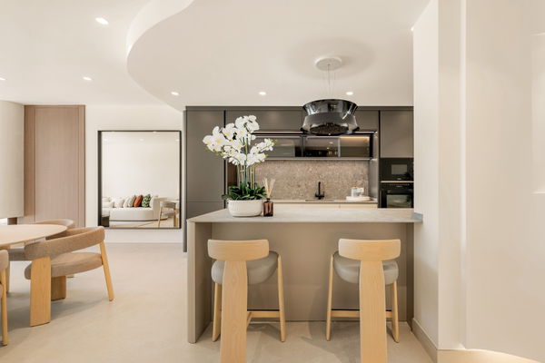 Contemporary seafront penthouse with rooftop terrace in Bahía del Velerín, Estepona