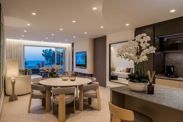 Contemporary seafront penthouse with rooftop terrace in Bahía del Velerín, Estepona