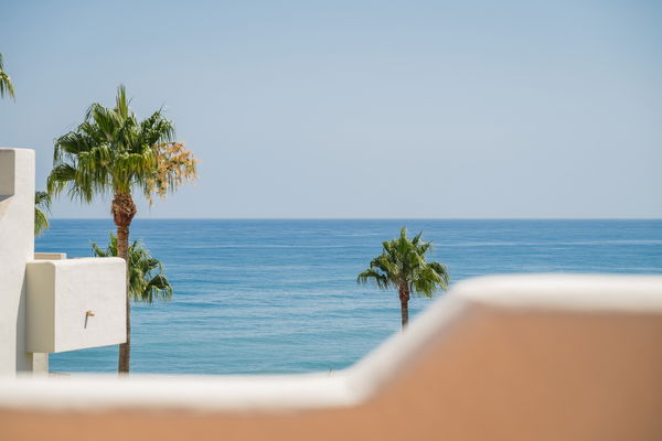 Contemporary seafront penthouse with rooftop terrace in Bahía del Velerín, Estepona