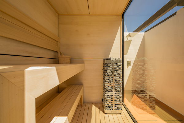 Contemporary seafront penthouse with rooftop terrace in Bahía del Velerín, Estepona