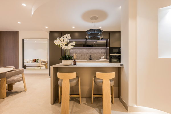 Contemporary seafront penthouse with rooftop terrace in Bahía del Velerín, Estepona