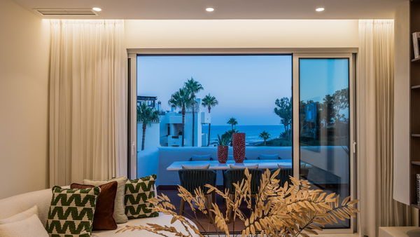 Contemporary seafront penthouse with rooftop terrace in Bahía del Velerín, Estepona