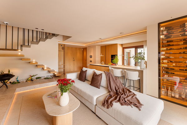 Elegant Renovated Duplex in Marbella’s Prestigious Golden Mile