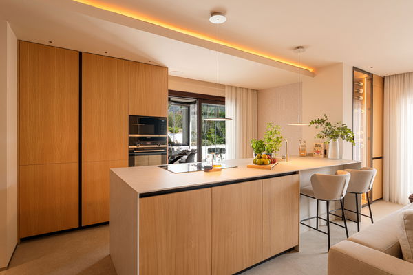 Elegant Renovated Duplex in Marbella’s Prestigious Golden Mile