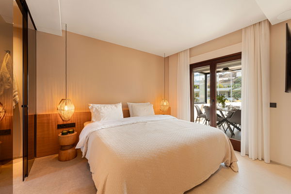 Elegant Renovated Duplex in Marbella’s Prestigious Golden Mile