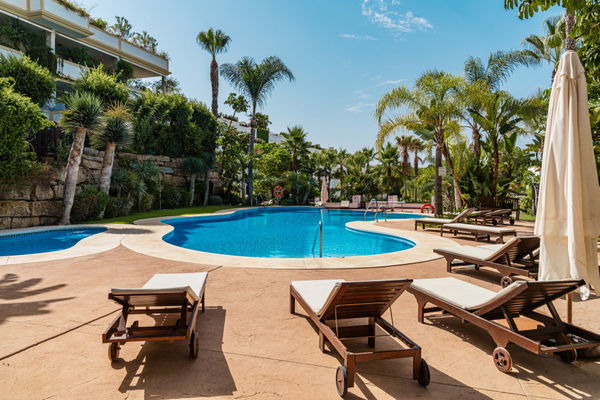 Elegant Renovated Duplex in Marbella’s Prestigious Golden Mile