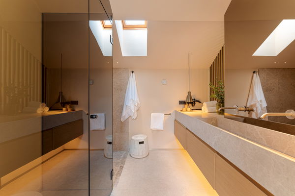 Elegant Renovated Duplex in Marbella’s Prestigious Golden Mile