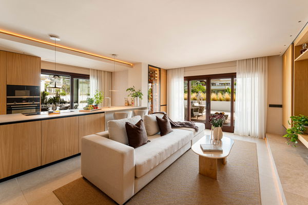 Elegant Renovated Duplex in Marbella’s Prestigious Golden Mile