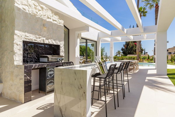 Villa CUTAR – Elegant Renovated Villa in Nagüeles, Marbella