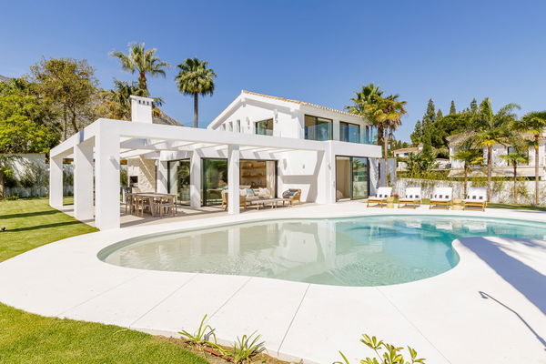 Villa CUTAR – Elegant Renovated Villa in Nagüeles, Marbella
