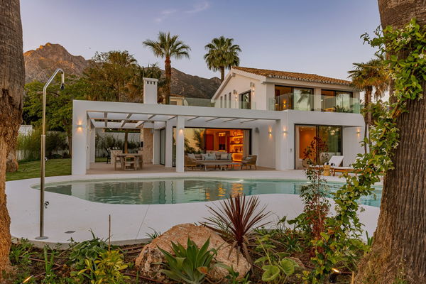 Villa CUTAR – Elegant Renovated Villa in Nagüeles, Marbella