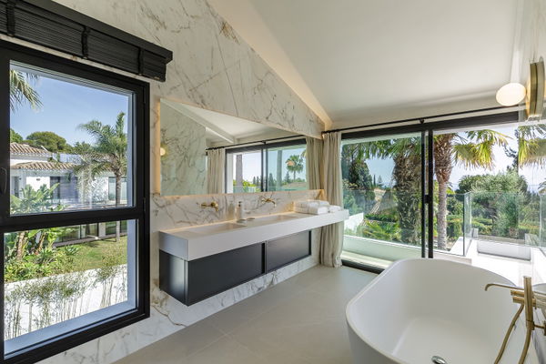 Villa CUTAR – Elegant Renovated Villa in Nagüeles, Marbella