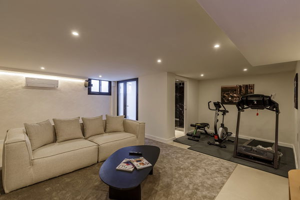 Villa CUTAR – Elegant Renovated Villa in Nagüeles, Marbella