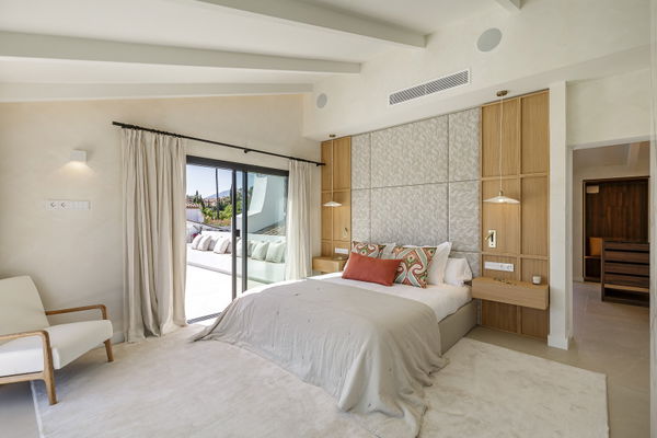 Villa CUTAR – Elegant Renovated Villa in Nagüeles, Marbella