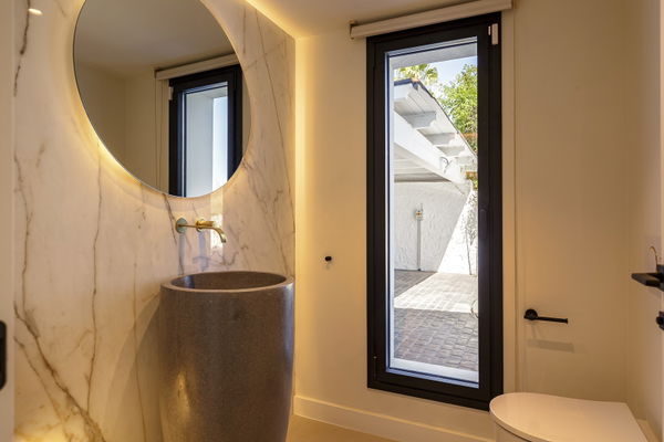 Villa CUTAR – Elegant Renovated Villa in Nagüeles, Marbella