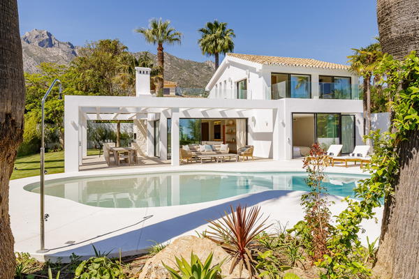 Villa CUTAR – Elegant Renovated Villa in Nagüeles, Marbella