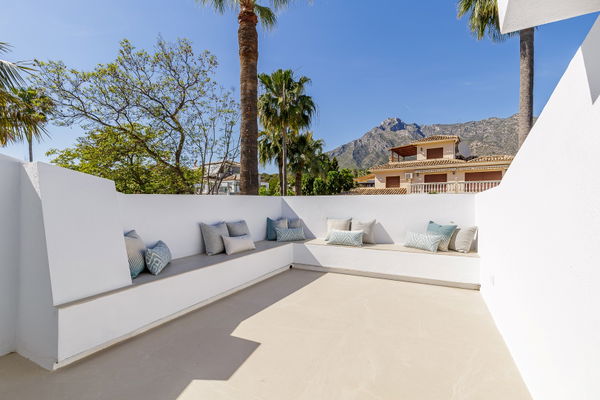 Villa CUTAR – Elegant Renovated Villa in Nagüeles, Marbella