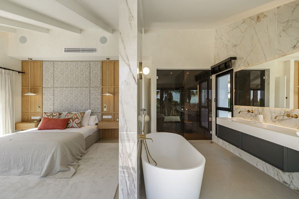 Villa CUTAR – Elegant Renovated Villa in Nagüeles, Marbella