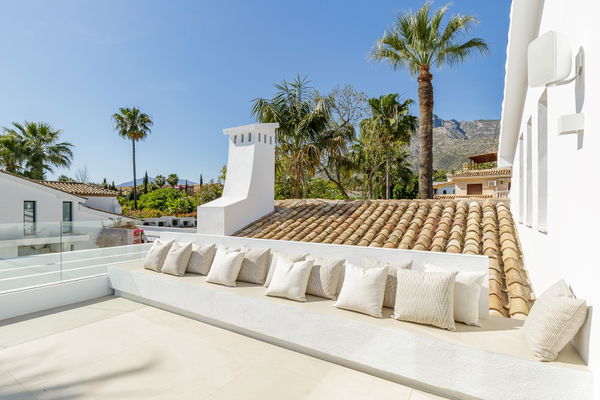 Villa CUTAR – Elegant Renovated Villa in Nagüeles, Marbella