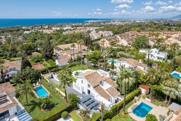 Villa CUTAR – Elegant Renovated Villa in Nagüeles, Marbella