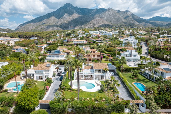 Villa CUTAR – Elegant Renovated Villa in Nagüeles, Marbella