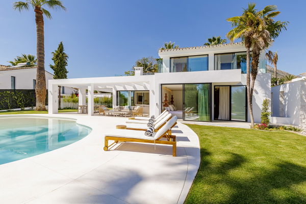 Villa CUTAR – Elegant Renovated Villa in Nagüeles, Marbella