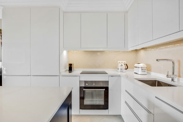Elegant 3 Bed Apartment with Sea views in Albatros Hills, Nueva Andalucia